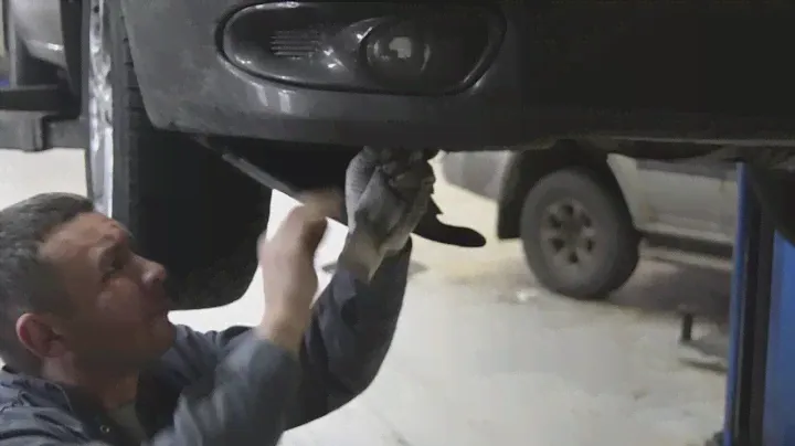 Замена лампочки противотуманных фар Ниссан Максима в нашем автосервисе